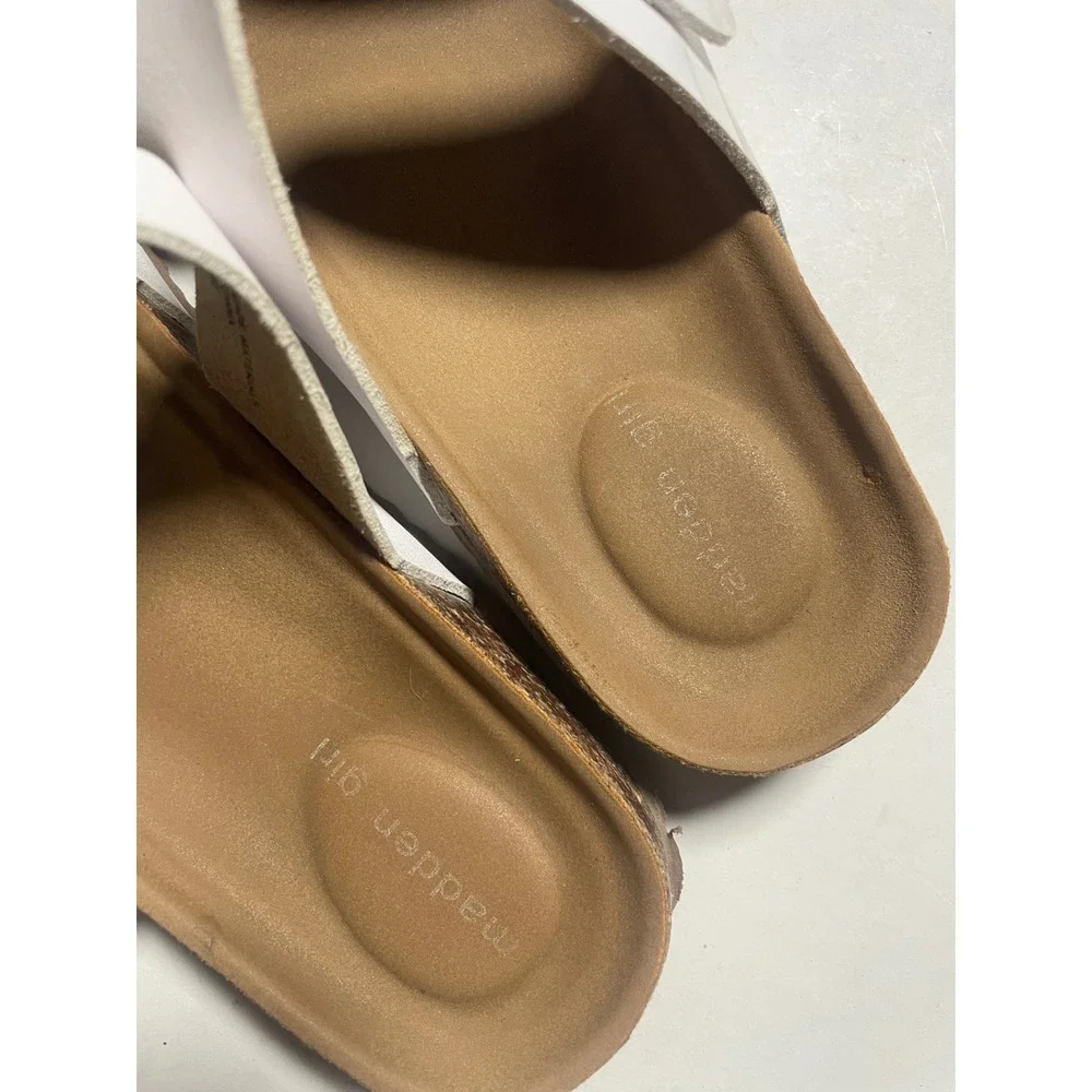 Madden Girl Brycee Sandals Kids Size 3 White Buckle Straps Casual Summer Slides